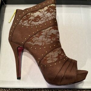 Women’s Apple Bottom size 8.5 High heel Shoes